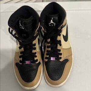 Nike Womens Air Jordan 1 High Top Size 9 Mushroom brown Basketball Shoes retro